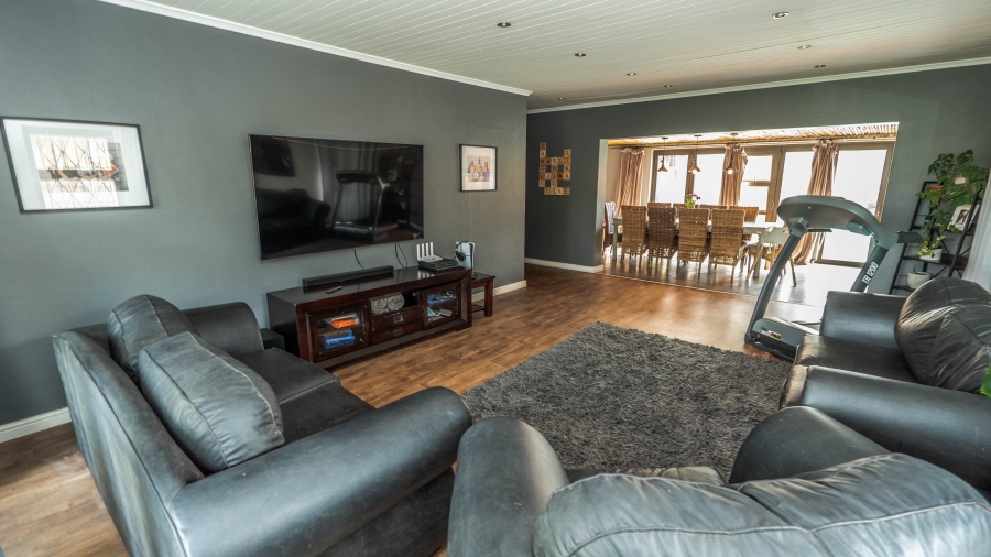 4 Bedroom Property for Sale in De La Haye Western Cape